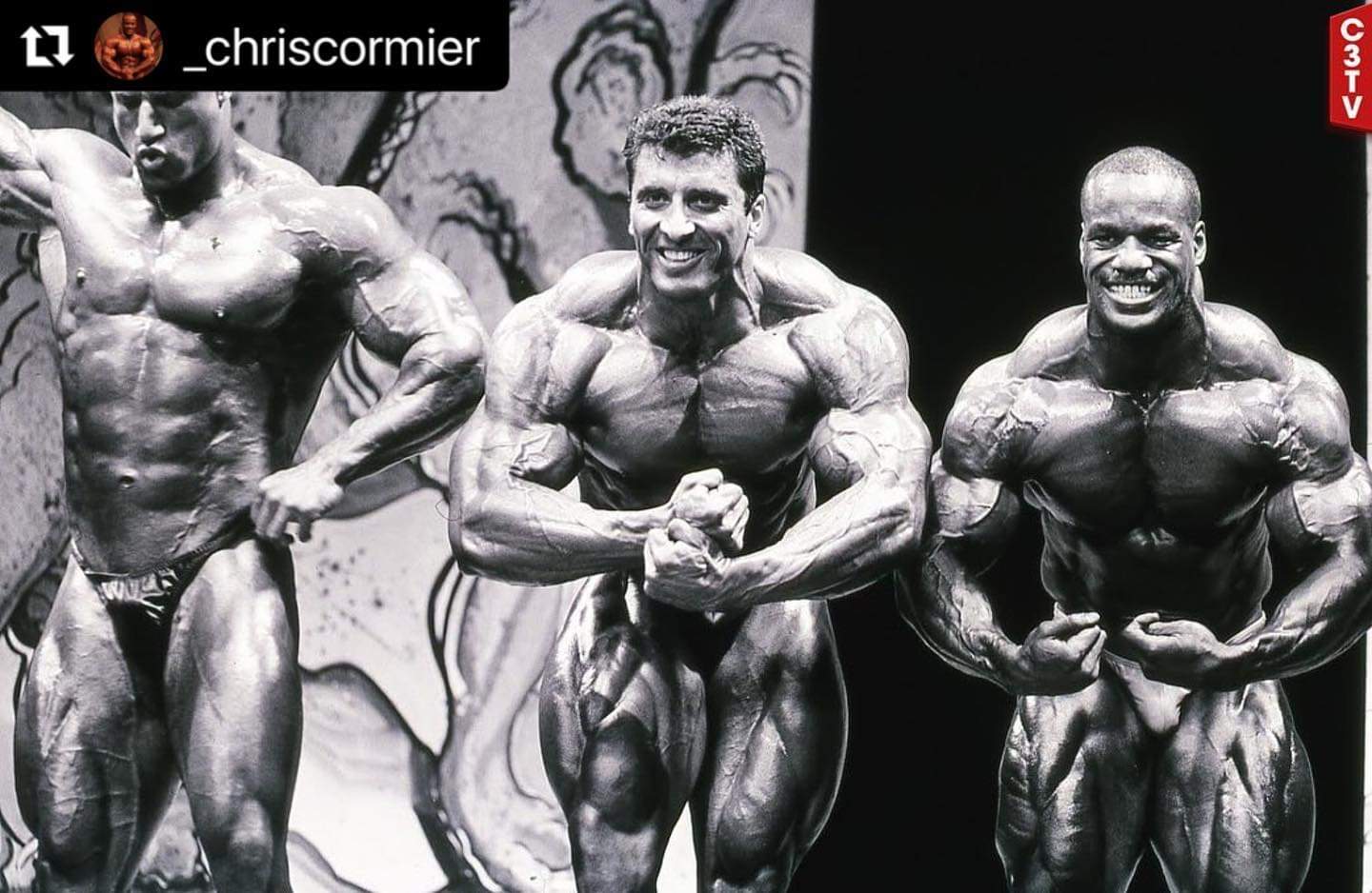 un confronto alla night of champions del 1998 tra mike matarazzo milos sarcev e chris cormier posa di most muscular